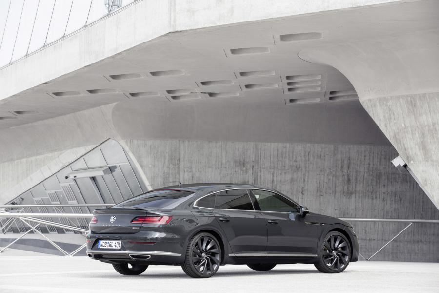 Volkswagen Arteon 4Motion R-Line 2017 года  (WW) (фото 6 из 30)